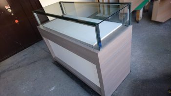 時計店ガラスケース