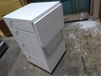 跳ね上げ天板付き　カウンター